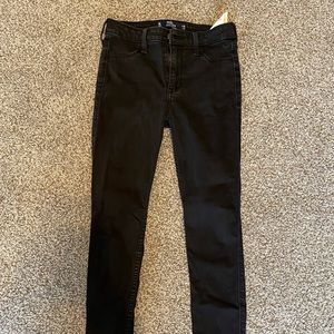 Hollister size 3 skinny high waisted black jeans. Good condition